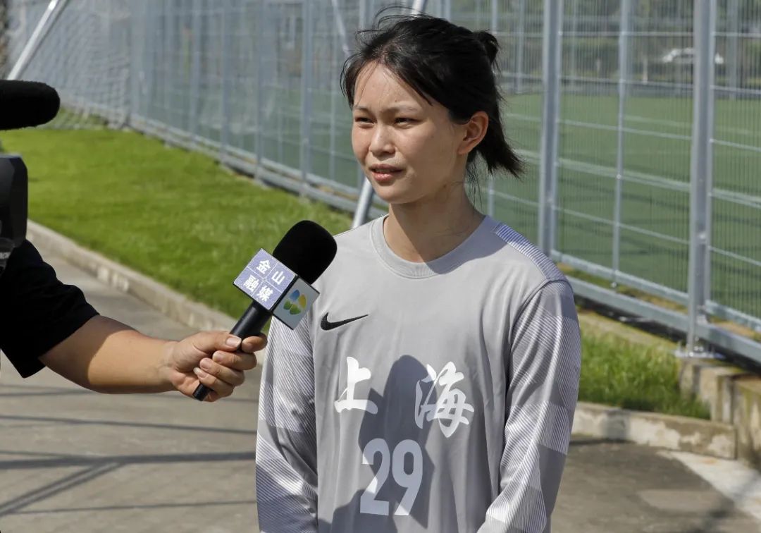 其中代表U17女足国家队出战的32号尹丽红